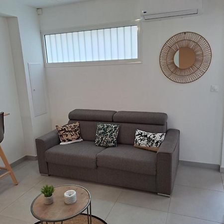 Appartement Cosy, T2 Situe En Centre Ville De Saint-Pierre ภายนอก รูปภาพ