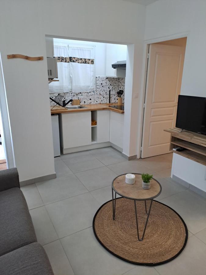 Appartement Cosy, T2 Situe En Centre Ville De Saint-Pierre ภายนอก รูปภาพ
